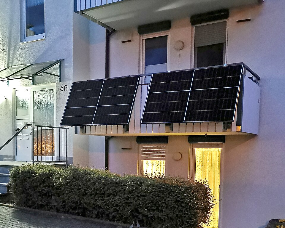 Athens, Pagrati — 900W balcony